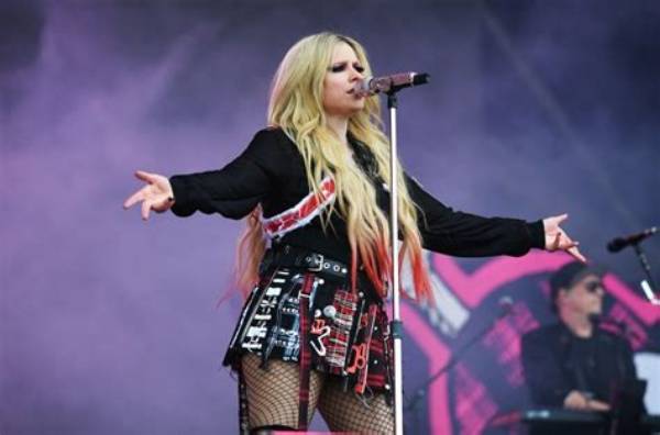 Avril Lavigne's Latest Song: a Fresh Chapter in Pop-Punk History