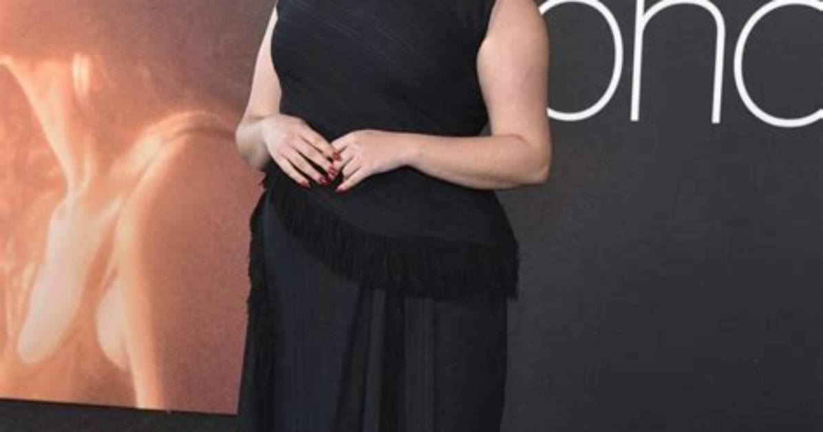Barbie Ferreira Flaunts Her Curves in Poolside Swimsuit Snaps: ‘Lol Winter’