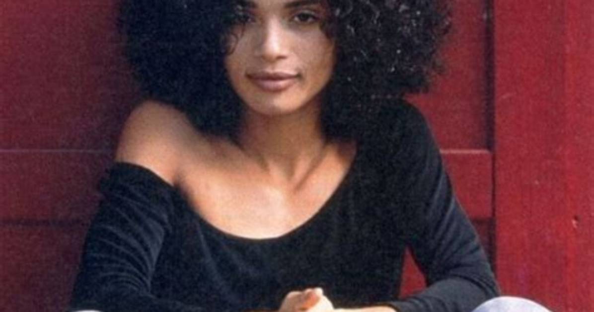 Captivating Moments: Lisa Bonet's Younger Pics That Define Her Charm