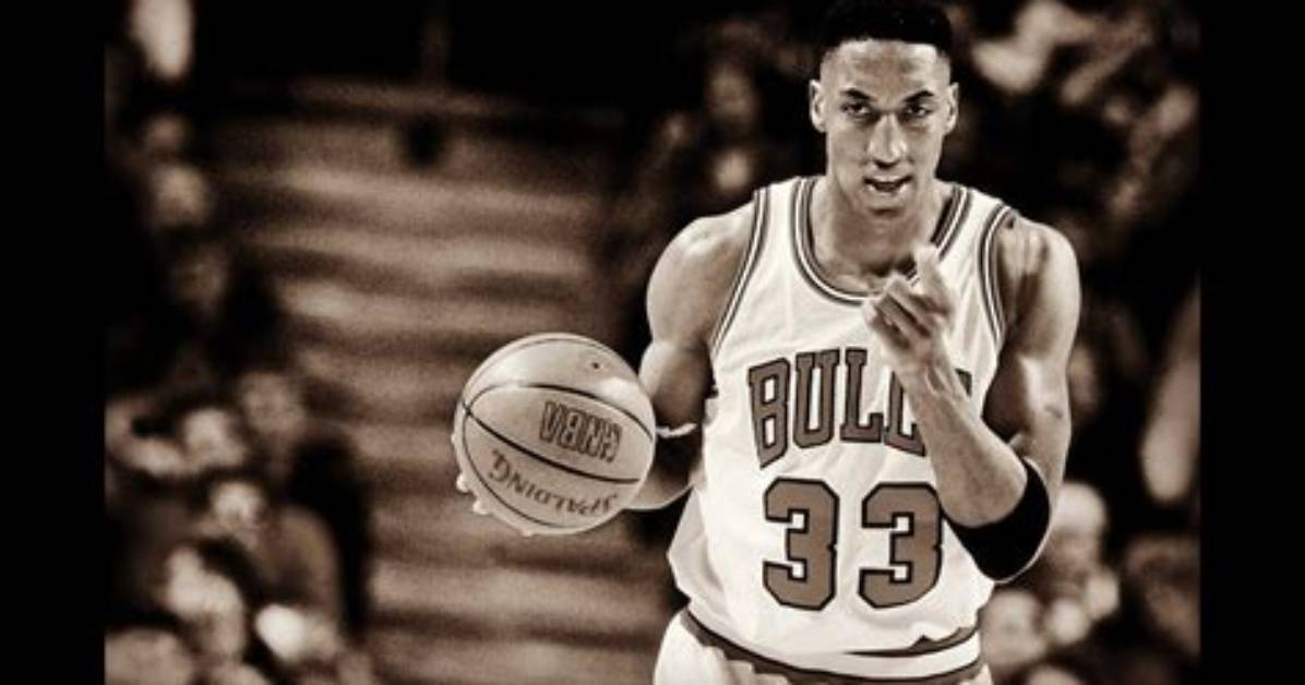 Capturing Greatness: the Allure of Scottie Pippen Wallpaper