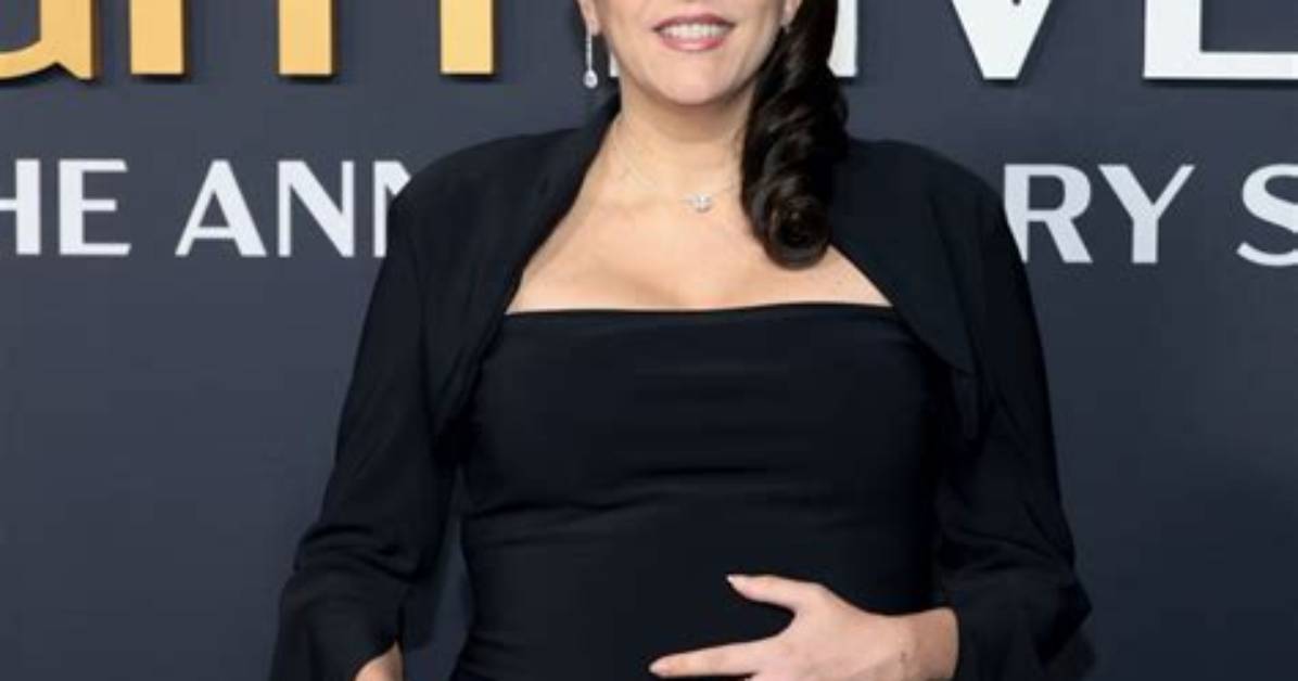 Cecily Strong Weight Gain and Pregnancy Facts or Rumors Checked 2022