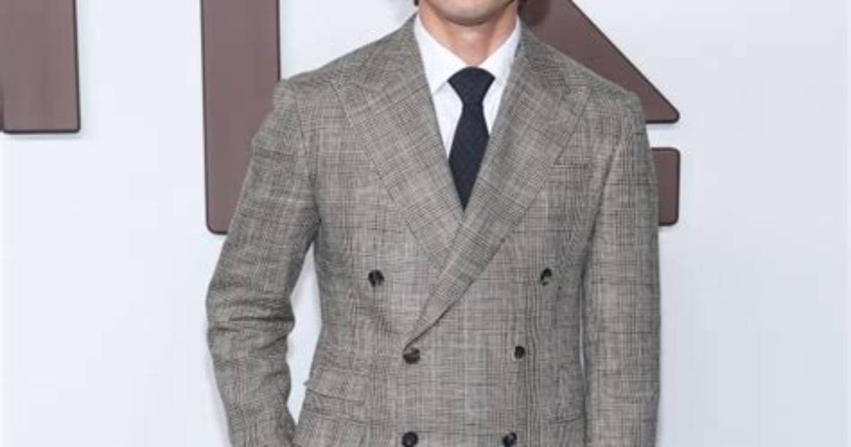Charles Melton Height, Weight, Net Worth, Age, Birthday, Wikipedia, Who, Instagram, Biography