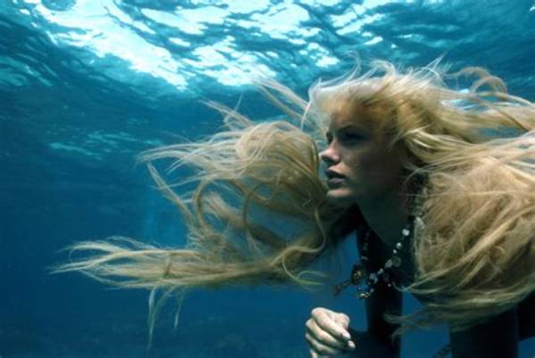 Daryl Hannah: a Dive into Her Youth and Iconic Role in Splash