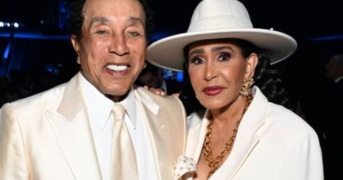 Did Andrea Evans Date Smokey Robinson? Unraveling the Mystery