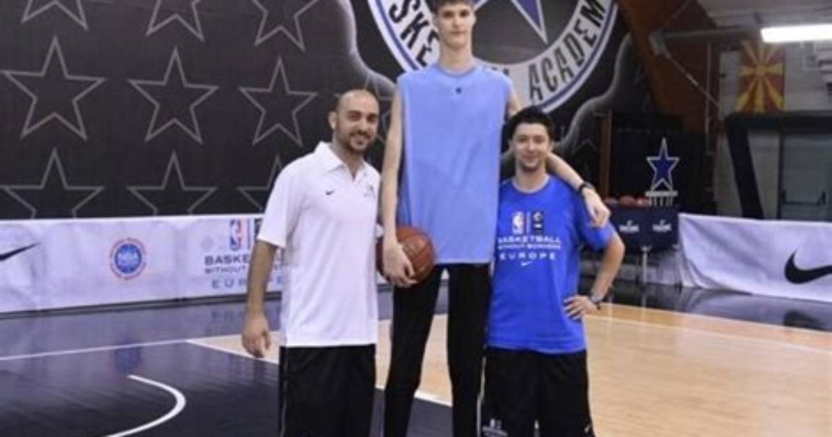 Discover the Towering Height of Robert Bobroczky