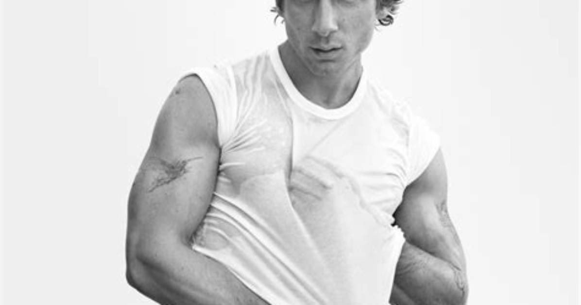 Discovering Jeremy Allen White's Size: the Actor Behind the Character
