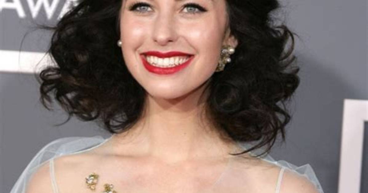 Exploring Kimbra's Personal Life: Does She Have a Child?