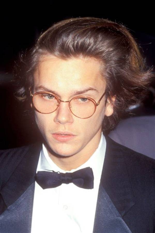 Exploring the Height of River Phoenix: How Tall Was He?