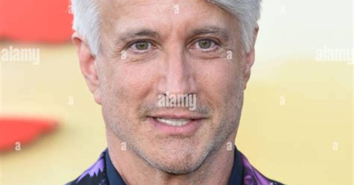 Exploring the Intriguing World of Bronson Pinchot Dating