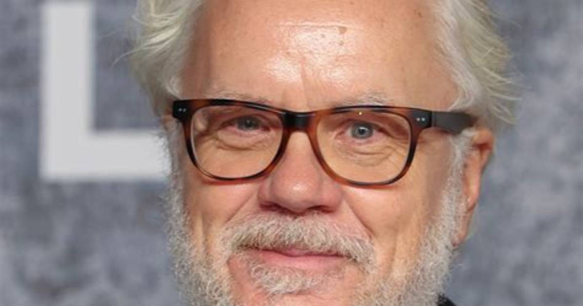 Get the Scoop: Tim Robbins's True Height in Feet