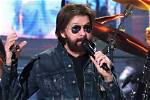 Hear Ronnie Dunn’s New Take on the Holiday Classic ‘Have Yourself a Merry Little Christmas’