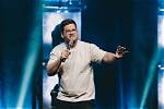 How Tall Is the Comedian?