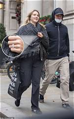 Is Suki Waterhouse Pregnant Again in 2022? Fans Wonder If Robert Pattinson Girlfriend Has a Baby Bump