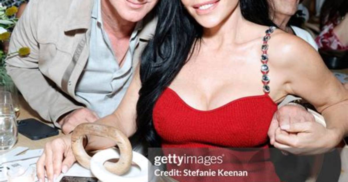 Jeff Bezos and Lauren S%C3%A1Nchez Step out 150. Jpg