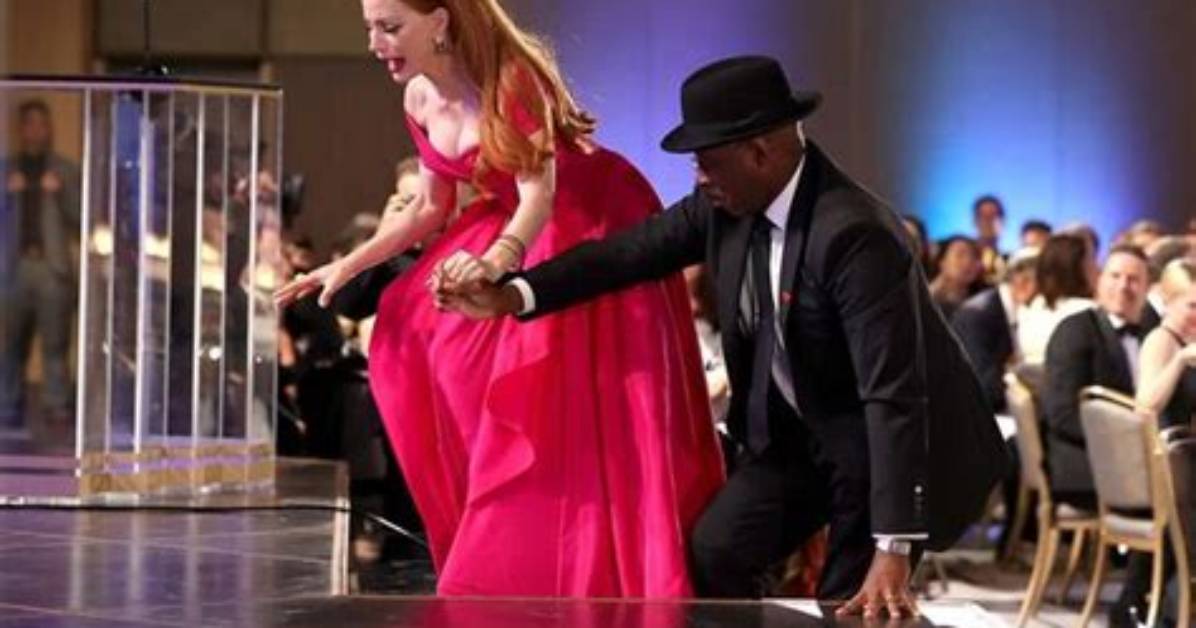 Jessica Chastain Trips on Stage at the 2023 Sag Awards