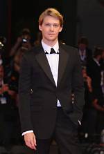 Joe Alwyn Height, Weight, Net Worth, Age, Birthday, Wikipedia, Who, Instagram, Biography