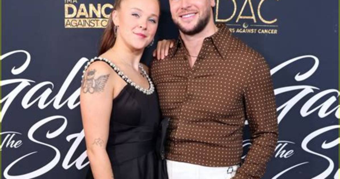 Jojo Siwa's Boyfriend: Who Is the Nickelodeon Star Dating?
