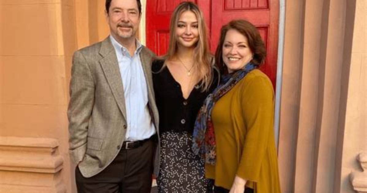 Madelyn Cline Parents Pam and Mark Cline Used to Take Her to New York for Her Acting Gigs