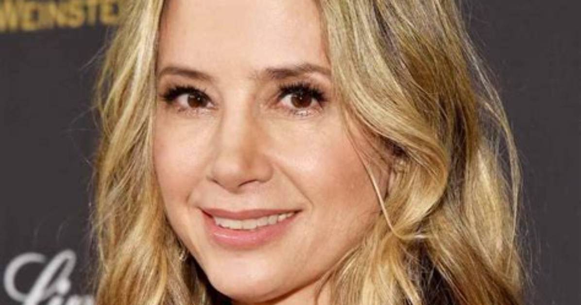 Mira Sorvino: the Harvard Graduate Who Became a Hollywood Icon