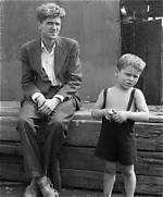 Robert De Niro's Childhood Photos: a Glimpse into the Past