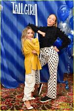 Sabrina Carpenter: Unveiling Her Height in Cm