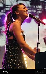 Sara Bareilles Delivers Spine-Tingling Performance at Us Open
