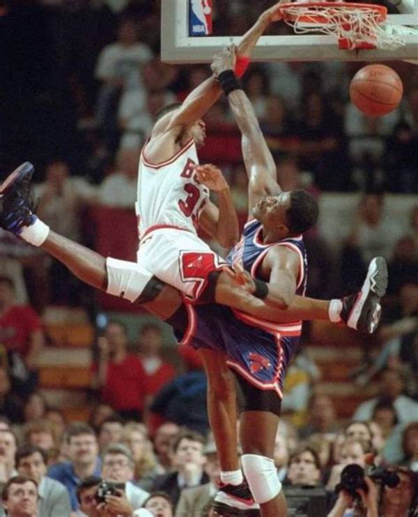 The Legendary Scottie Pippen Ewing Dunk: a Moment Etched in Nba History