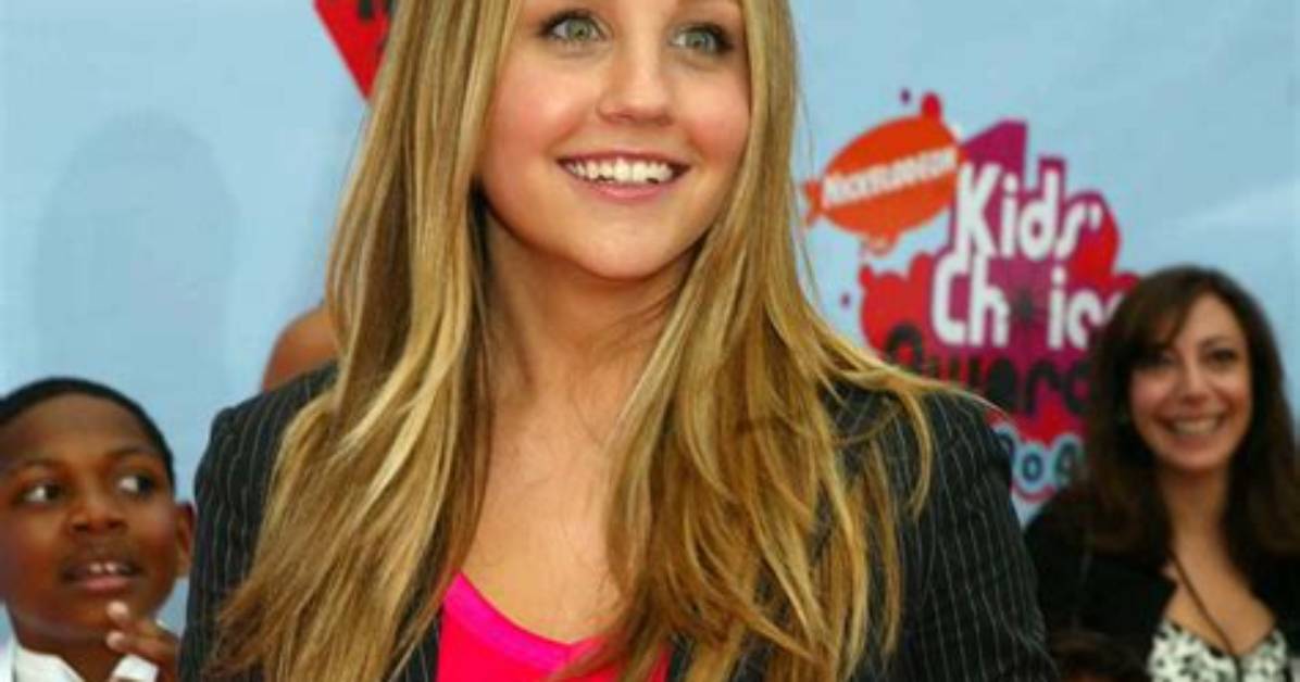 **The Rise of Amanda Bynes: a Glimpse into the Life of a 13-Year-Old Star**