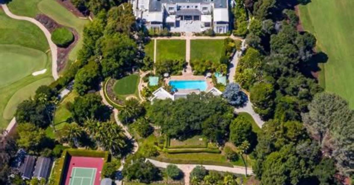 Unbelievable: Celebrities with Dreamy Blue Roof Mansions