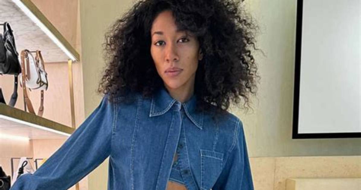 Unlocking the Secrets of Aoki Lee Simmons' Height: a Comprehensive Exploration