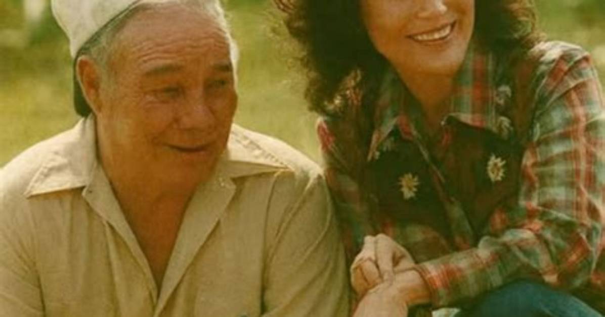 Unraveling the Marital Journey of Loretta Lynn