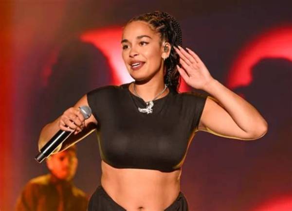 Unveiling Jorja Smith's Dating History: Love, Relationships, and More