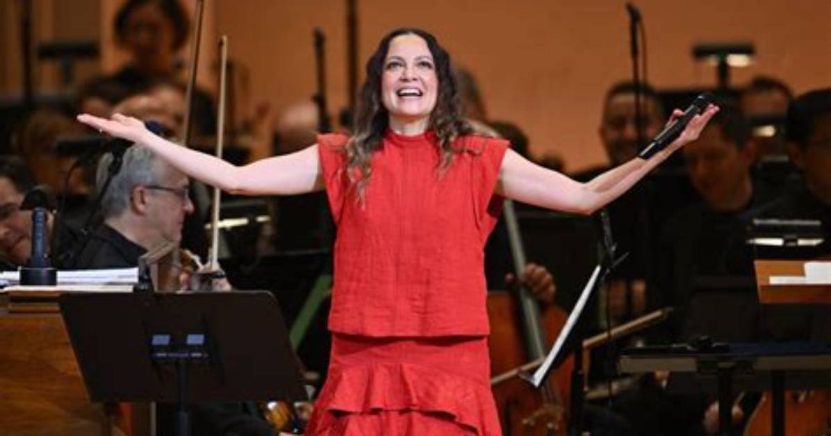 Unveiling Natalia Lafourcade's Height: Uncovering Surprising Insights