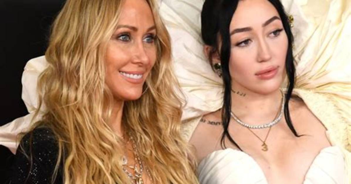 Unveiling Noah Cyrus' Gender Identity: Discoveries and Insights