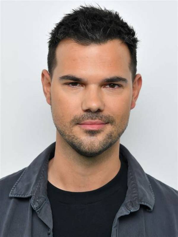 Unveiling Taylor Lautner's Age in Twilight