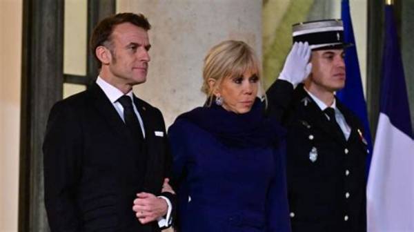 Unveiling the Height of Macron: a Closer Look