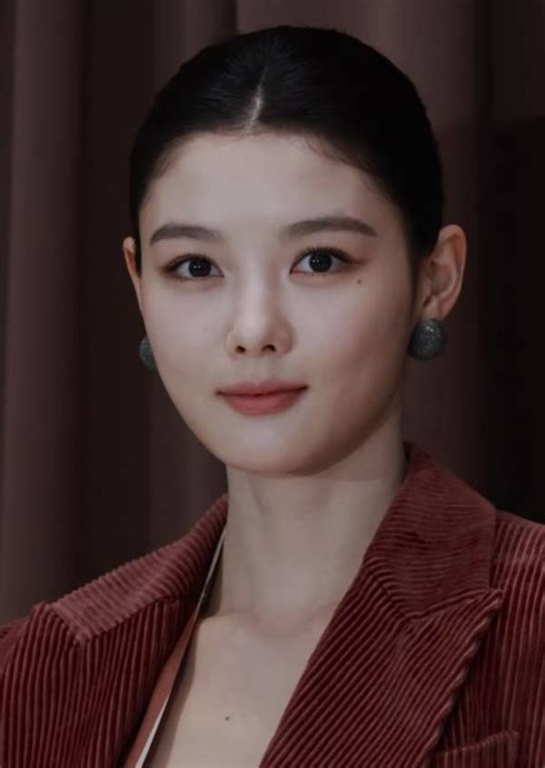 Unveiling the Mystery: Who Is Kim Yoo Jin Married to?