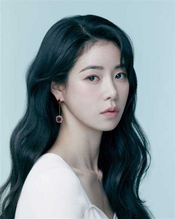 Unveiling the Talents of Lim Jiyeon: a Rising Star in Korean Entertainment